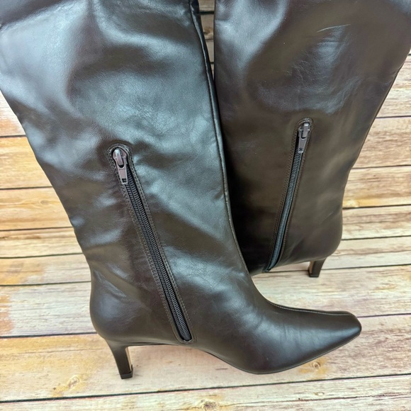Elegant Brown Heeled Boots - Picture 6 of 9